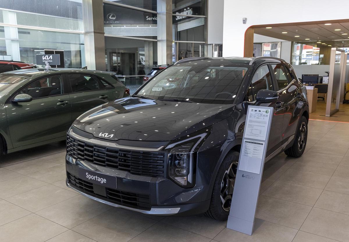 ALICANTE.- VEHICULOS DE LA GAMA HIBRIDA EN EL CONCESIONARIO KIA MARCOS AUTOMOCION