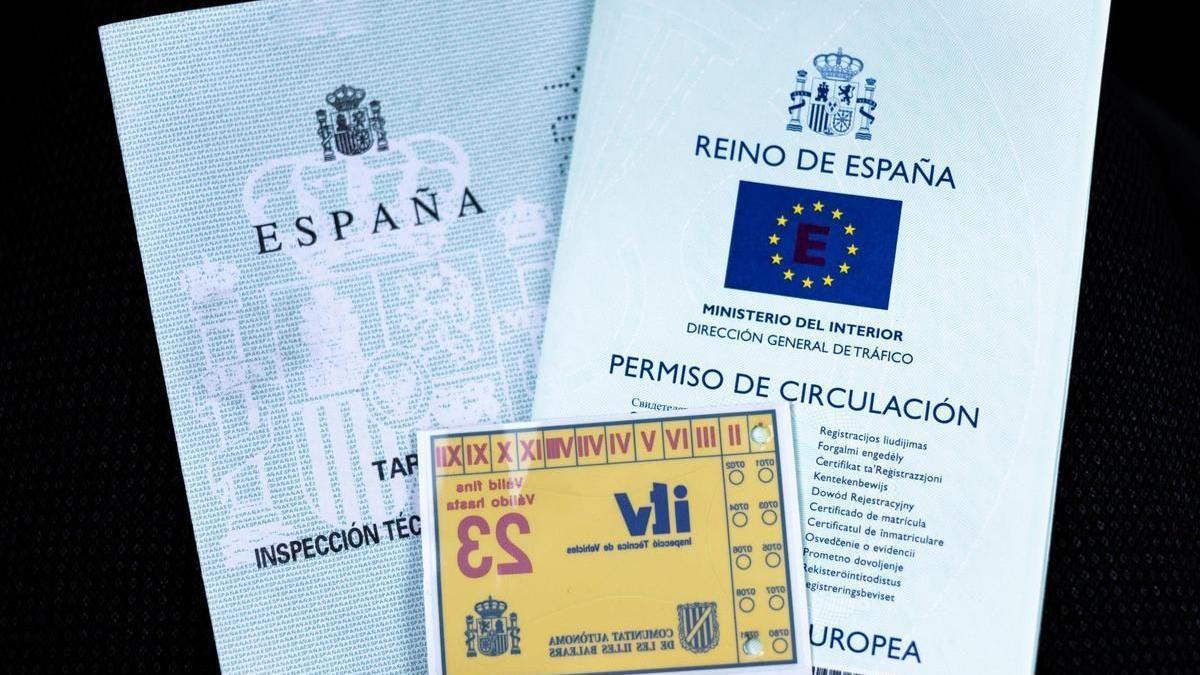 No portes aquests documents al cotxe? Compte: et podrien posar una bona multa