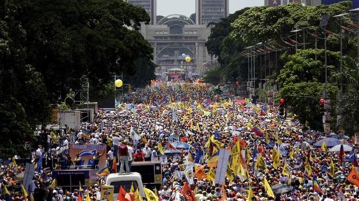 Seguidores de Capriles llenan el centro de Caracas