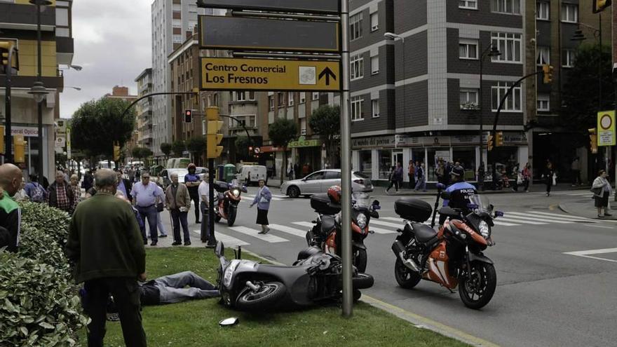 Un hombre, herido leve en El Llano tras sufrir una colisión con su motocicleta