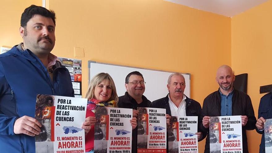 Representantes sindicales, en la presentación de las movilizaciones el pasado mes de febrero en La Felguera.