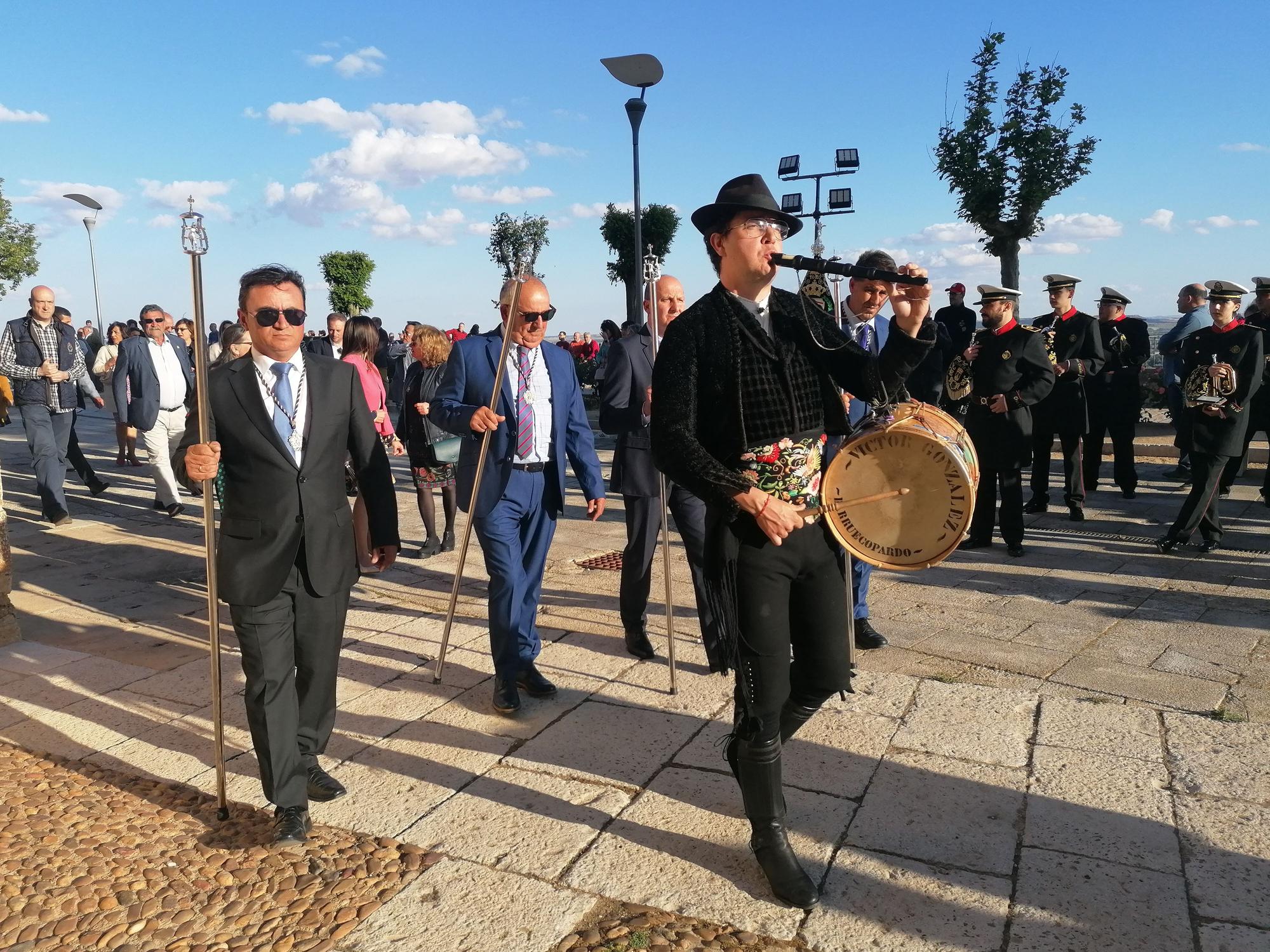 Toro implora a San Isidro que llueva