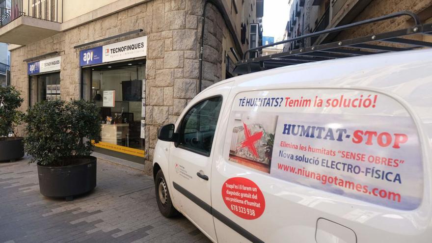 La seu de l’empresa Humitat Stop a Figueres.  | BORJA BALSERA