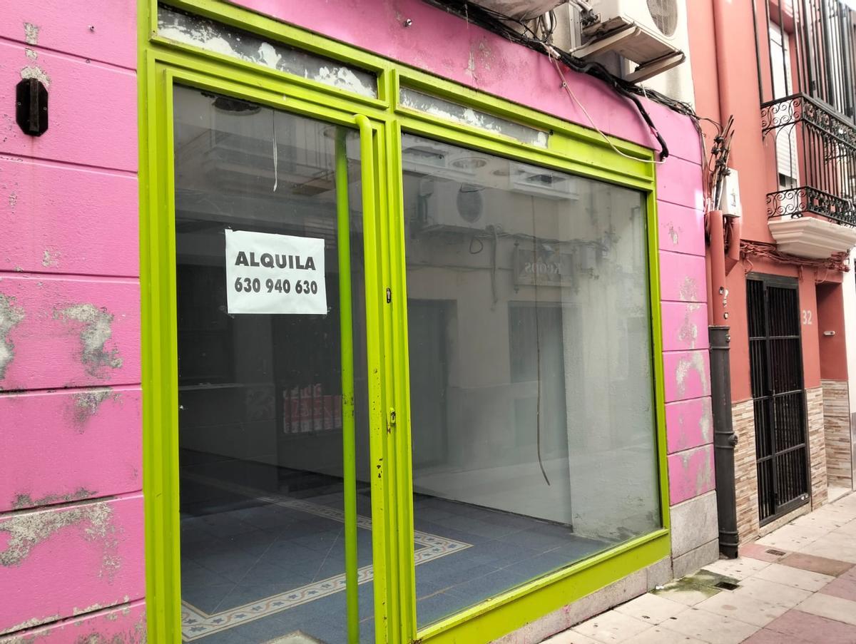 Fotogalería | La calle de Plasencia con más establecimientos cerrados por metro cuadrado