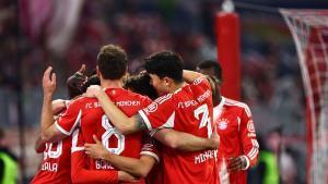 MUNICH (Germany), 06/03/2026.- Jamal Musiala of Munich celebrates with teammates after scoring the 3-0 during the the German Bundesliga soccer match between Bayern Munich - Borussia Moenchengladbach in Munich, Germany, 06 March 2026. (Alemania) EFE/EPA/ANNA SZILAGYI
