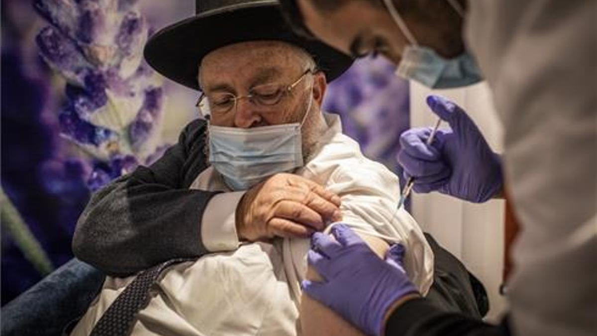 Israel está entre los países con más porcentaje de población vacunada del mundo.