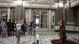 La alcaldesa anuncia el inicio de los trabajos para hacer una nueva Senyera