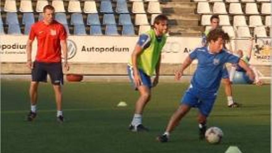 Xavi Punsí va dirigir ahir el seu primer entrenament amb el Figueres.