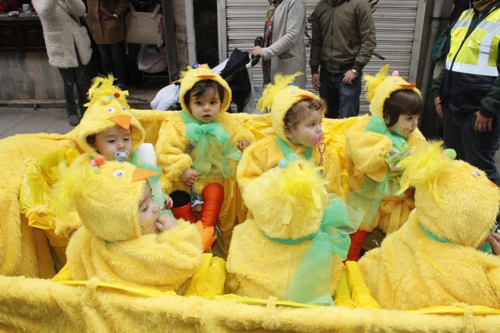 Un concurrido desfile de disfraces infantil inaugura las jornadas de comparsas en Marín