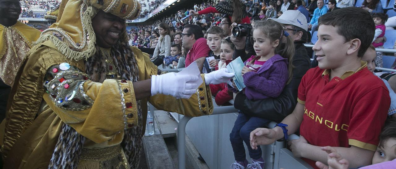 El Rey Baltasar, en una de las últimas llegadas al estadio Heliodoro Rodríguez López.