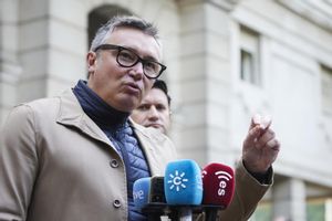 Vox tensa la situació a Andalusia: «Sigui valent i premi el botó de les eleccions»