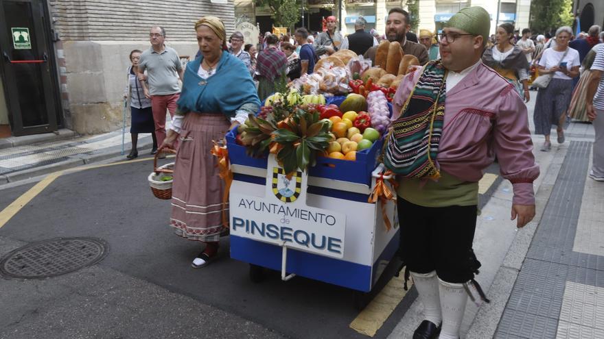 La Ofrenda de Frutos agasaja a la Virgen con siete toneladas de alimentos