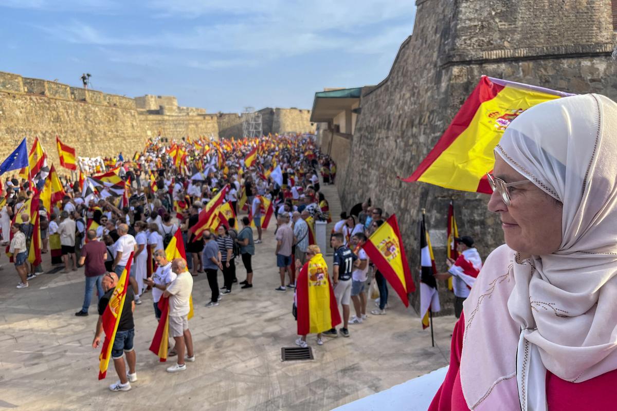 Asistentes a la manifestación con motivo del Día de Ceuta, convocada este miércoles ante todos los ayuntamientos de España. Asistentes a la manifestación con motivo del Día de Ceuta, convocada este miércoles ante todos los ayuntamientos de España.