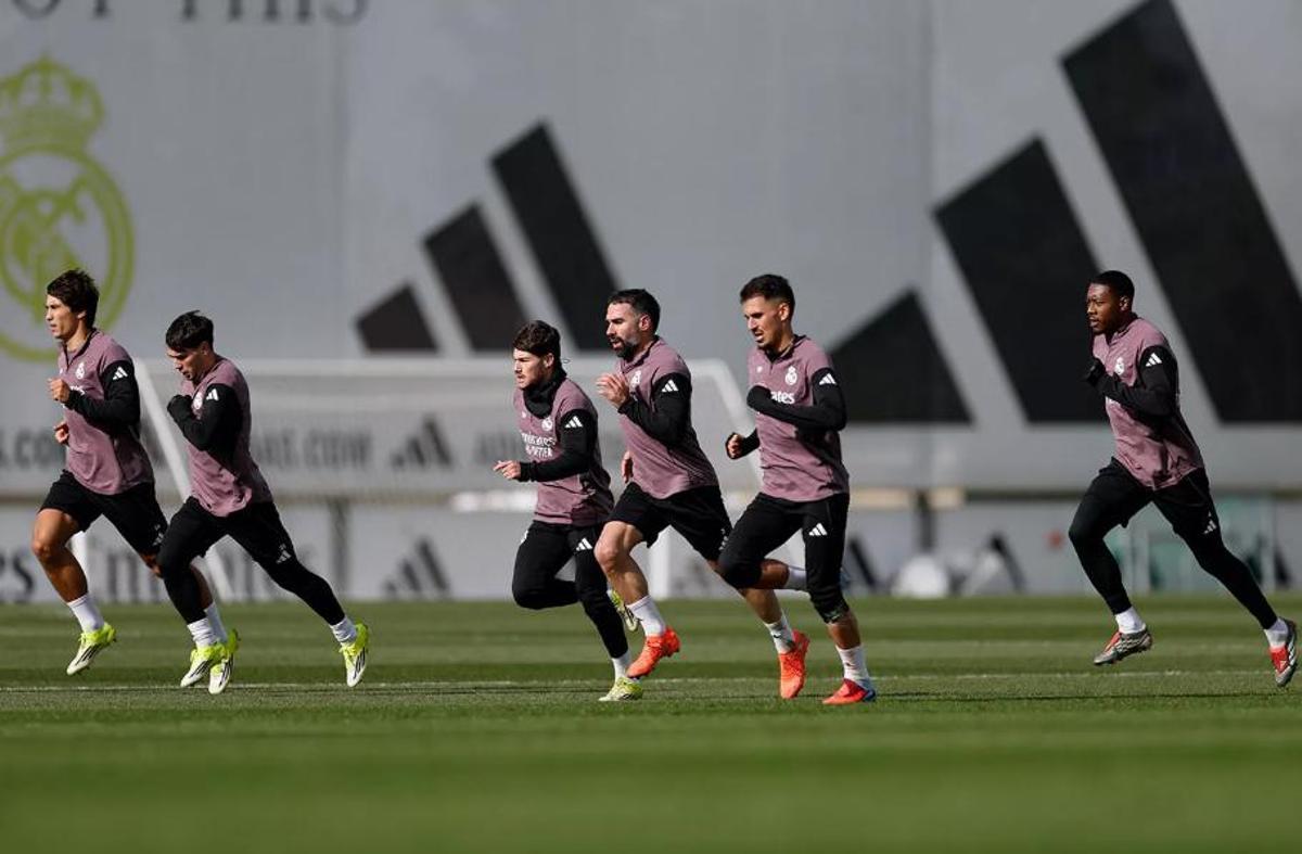 Los jugadores del Real Madrid se ejercitan en Valdebebas