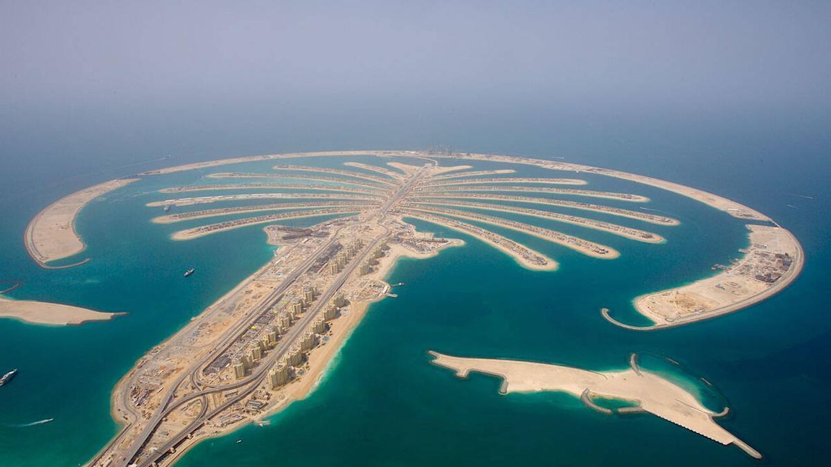 Conjunt turístic-residencial construït davant de les costes de Dubai amb grans quantitats de sorra