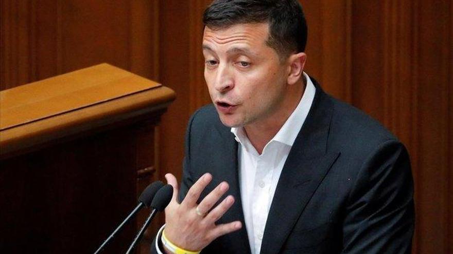 El primer ministro de Ucrania dimite por criticar al presidente