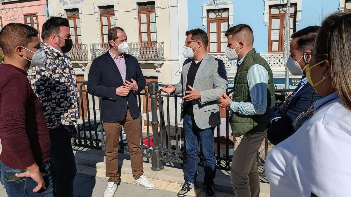 Los concejales de Fiestas de la comarca del Norte, reunidos en Los Realejos. Los concejales de Fiestas de la comarca del Norte, reunidos en Los Realejos.