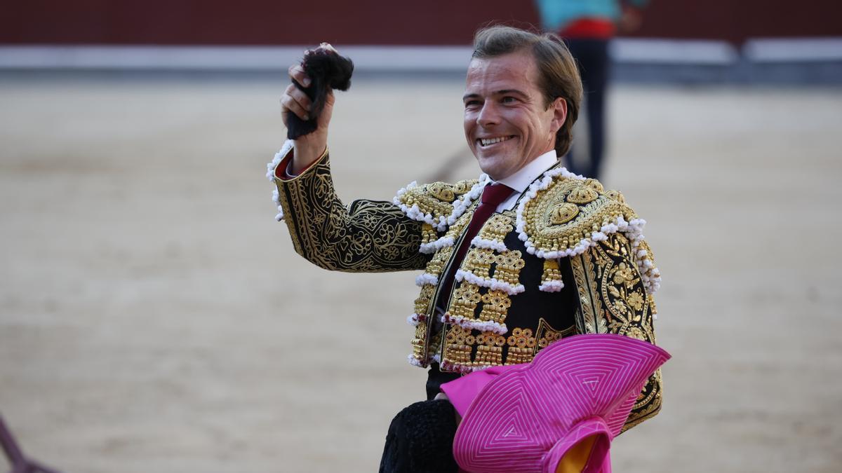 Javier Cortés muestra su oreja este miércoles, en Las Ventas de Madrid.