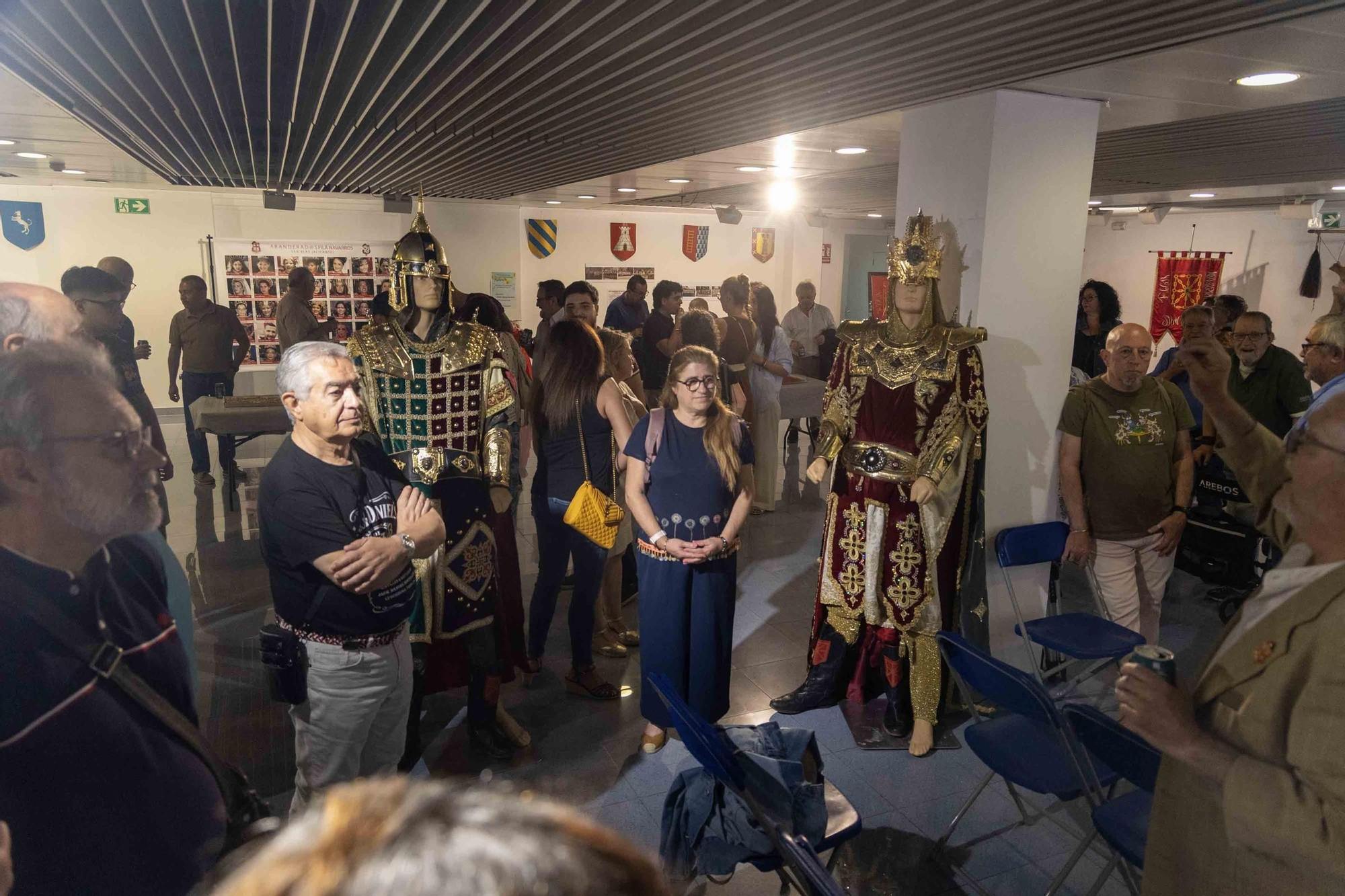 La Fila Navarros de San Blas expone sus 50 años de historia en el Club Información.