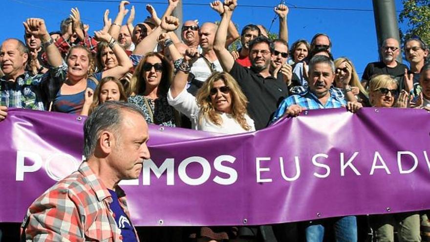 En primer pla, l&#039;exsecretari general de Podem a Euskadi, Uriarte