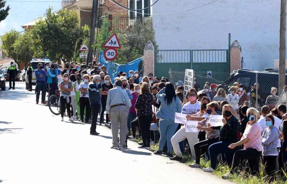 Concentración en la barriada de Las Castañetas por el atropello mortal a un joven