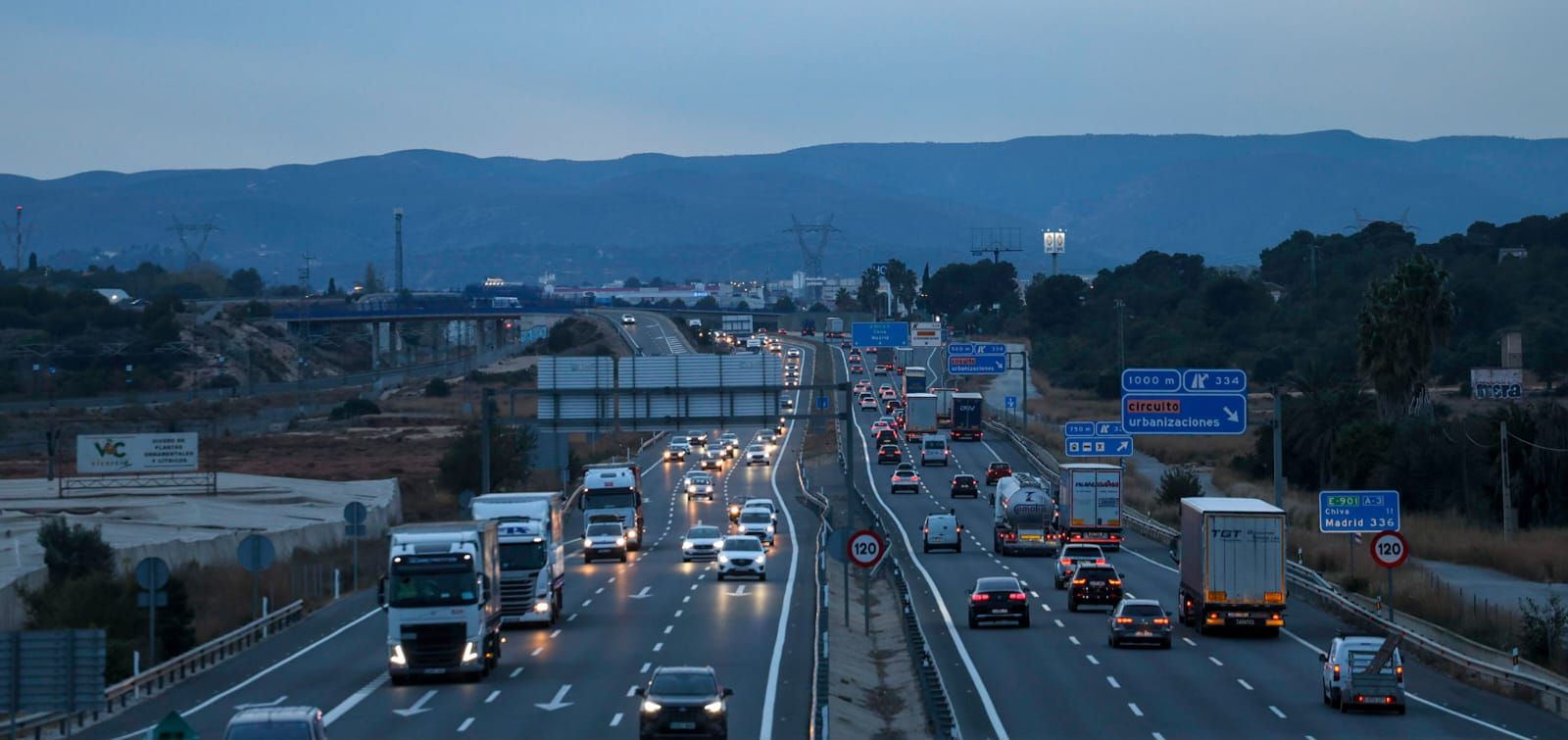 Comienza la operación salida del puente de la Constitución