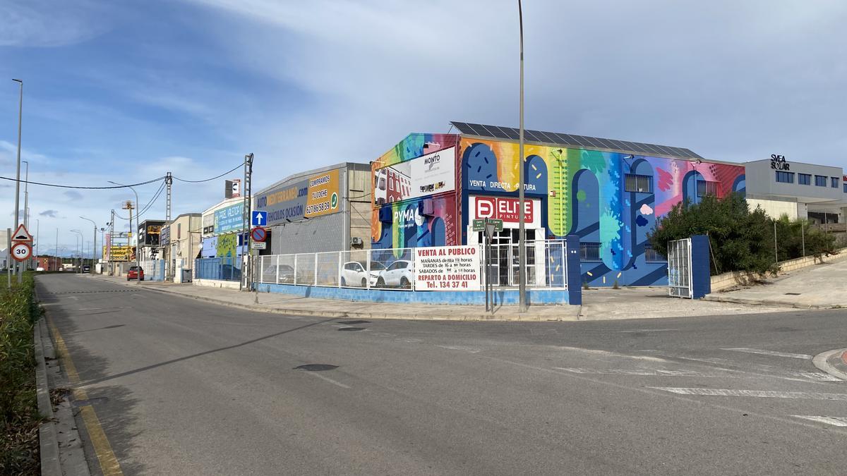 Una de las calles del polígono de Paterna, Táctica