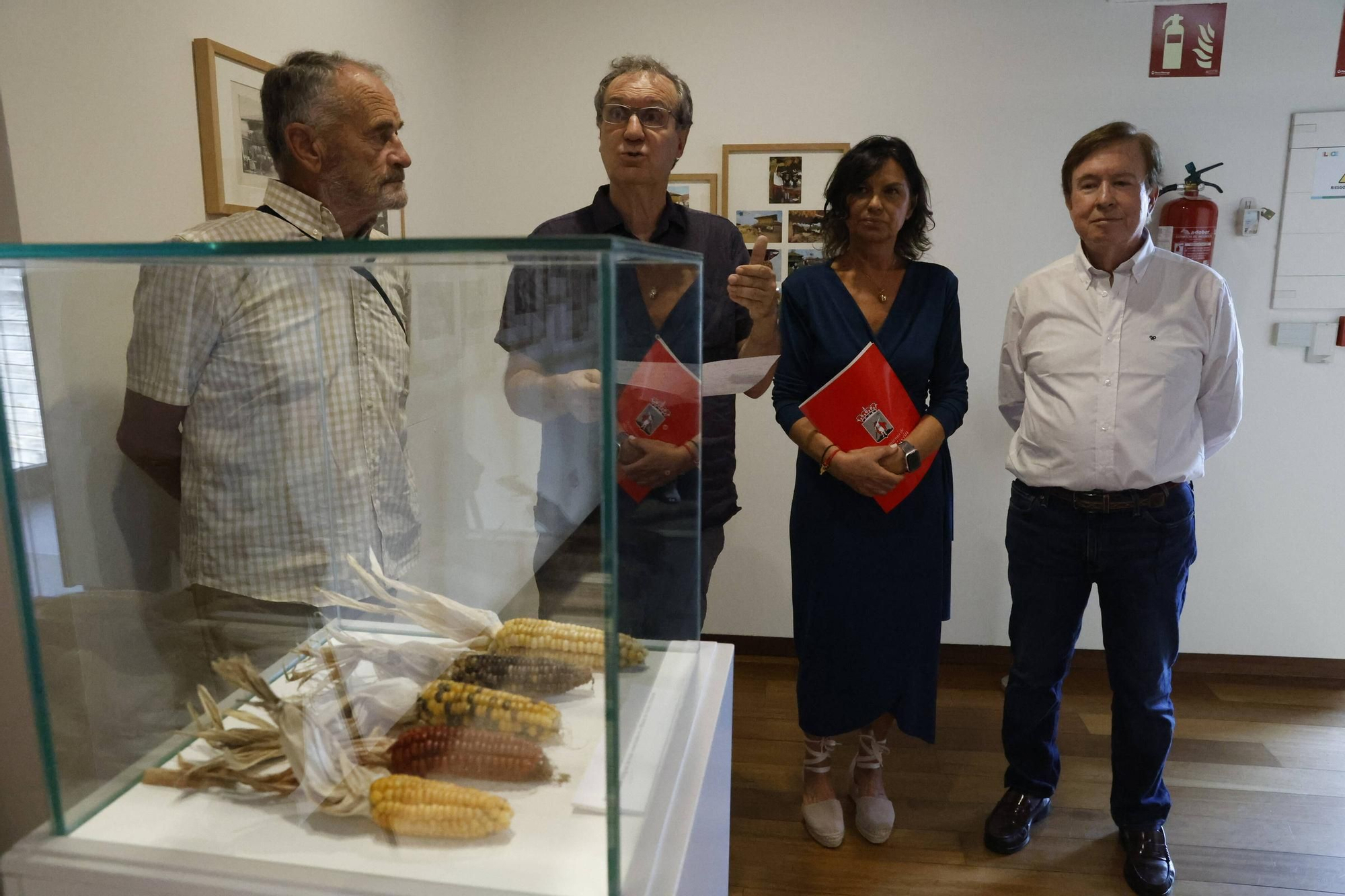 &quot;Tierra de maíz&quot;, una exposición que retrata la huella del cultivo en Asturias (en imágenes)