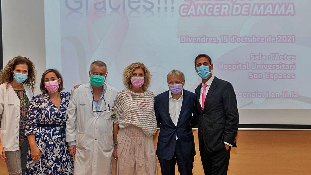 Algunos de los profesionales que participaron ayer en la sesión monográfica sobre el cáncer de mama. | HUSE