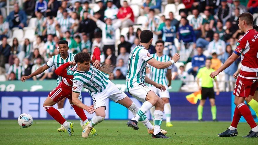 El Córdoba CF, entre lesiones, apercibidos y sanciones en su 'sprint' final