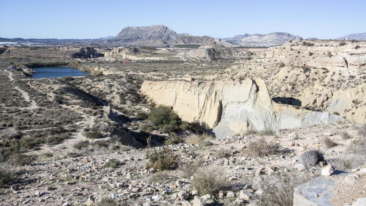 Entorno de la Sierra de Santa Pola, donde se producen conflictos entre senderistas y cazadores. | SERGIO FERRÁNDEZ