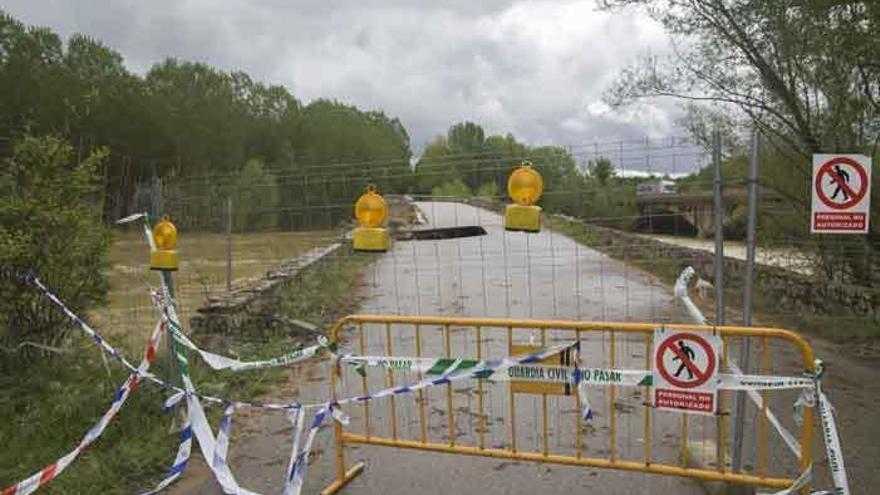 Estado actual del puente de Castrogonzalo tras el desplome ocurrido hace dos semanas.