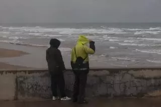 Así están las playas en València: el temporal marítimo azota con fuerza el litoral