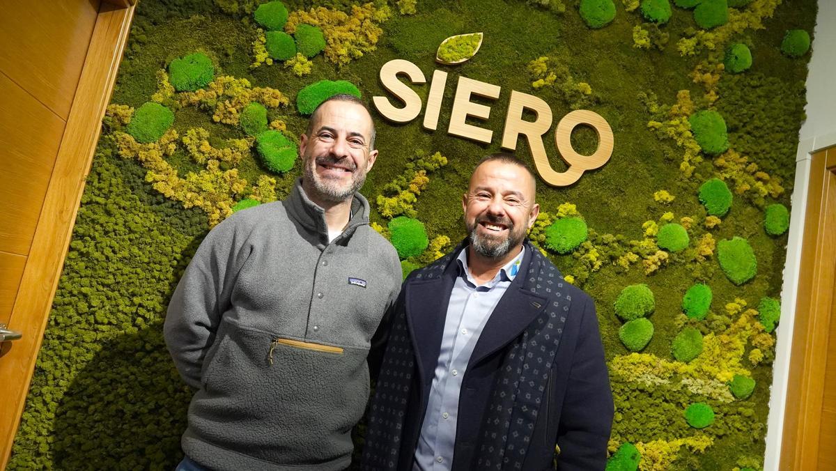 Ángel García (izquierda) y José Ramón Pulido Bárcena, de Inteco Astur.