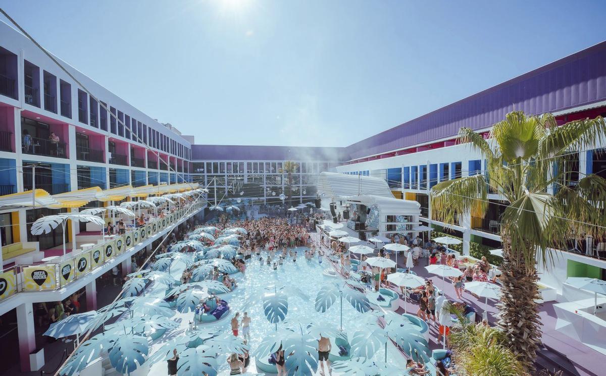 La piscina de Ibiza Rocks. | ELLIOT YOUN