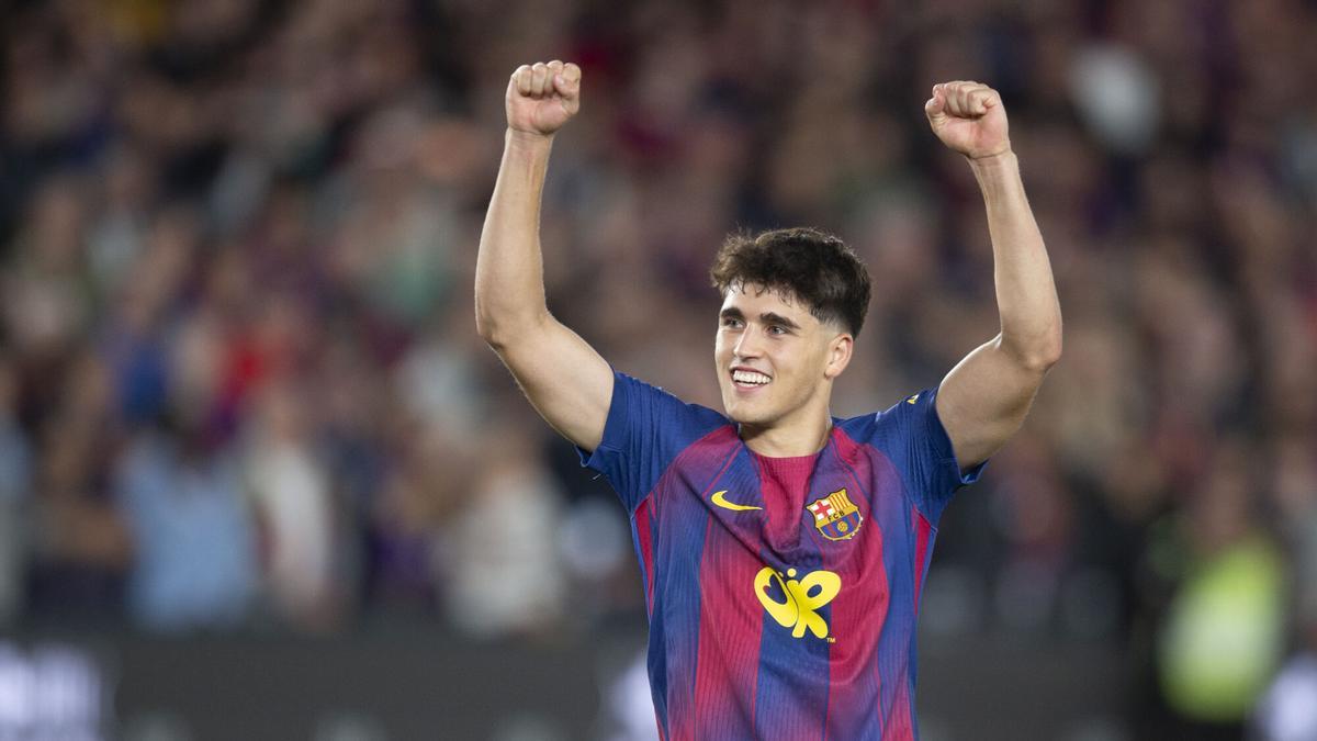 Pau Cubarsí celebra el alirón en el partido ante el Real Madrid en el Camp Nou.