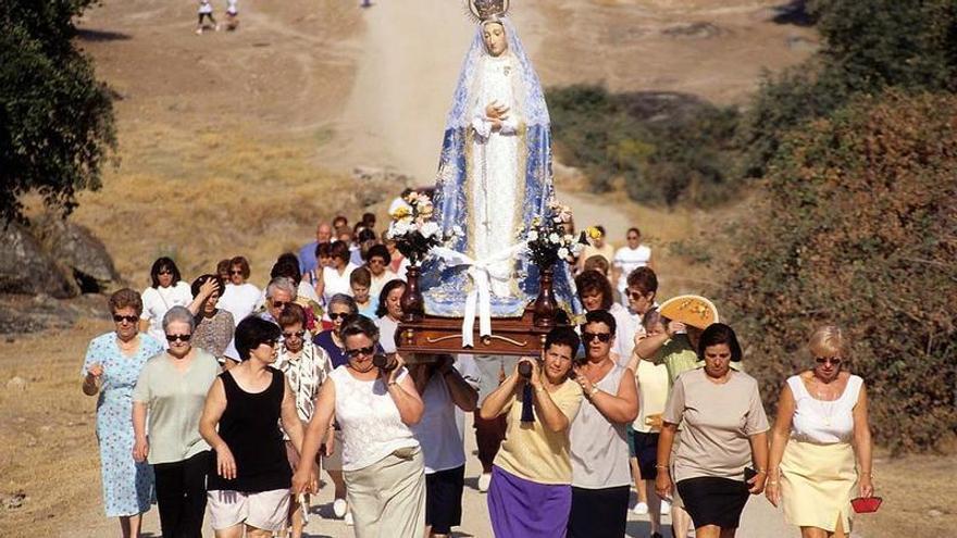 La histórica Romería del Salor vuelve a unir a los vecinos de Montánchez entre caminatas, actos religiosos y música