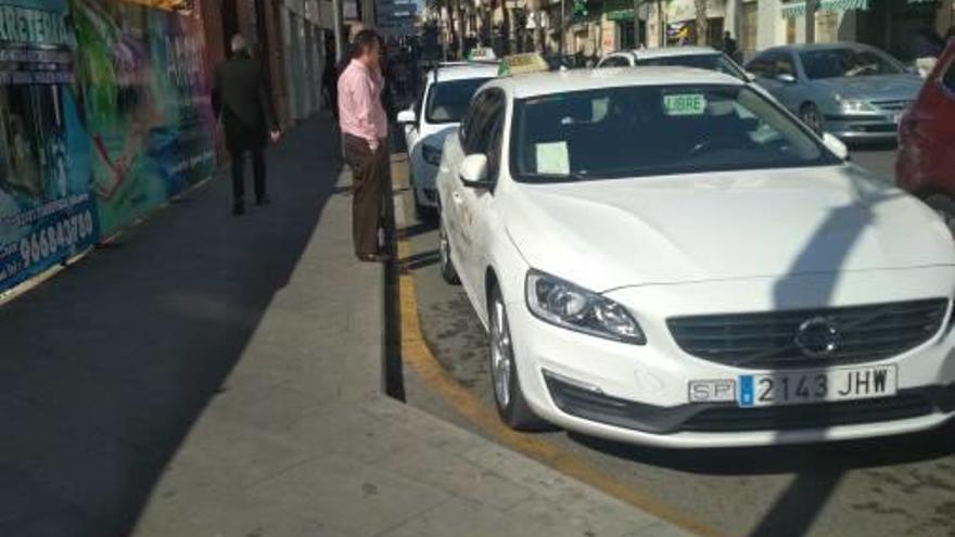 Imagen de la parada del taxi de la plaza de la Constitución.