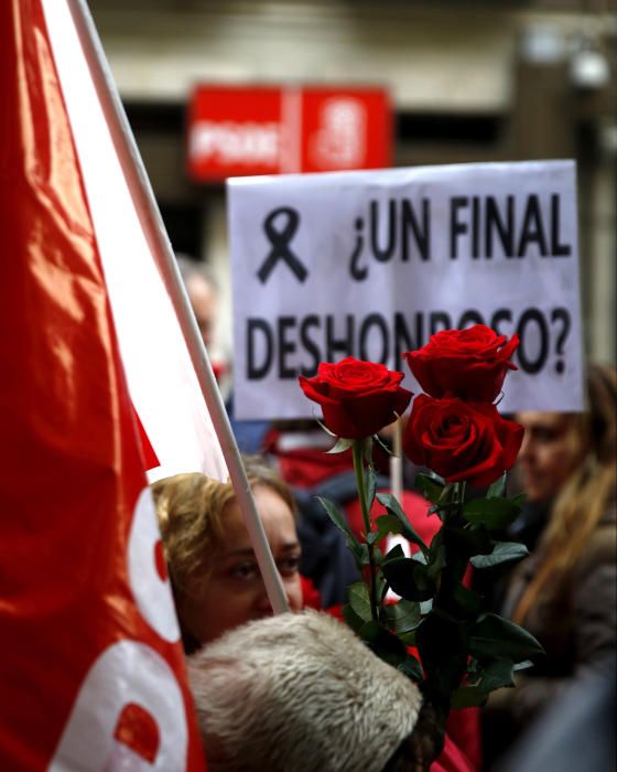 Protestas en la sede del PSOE en Ferraz