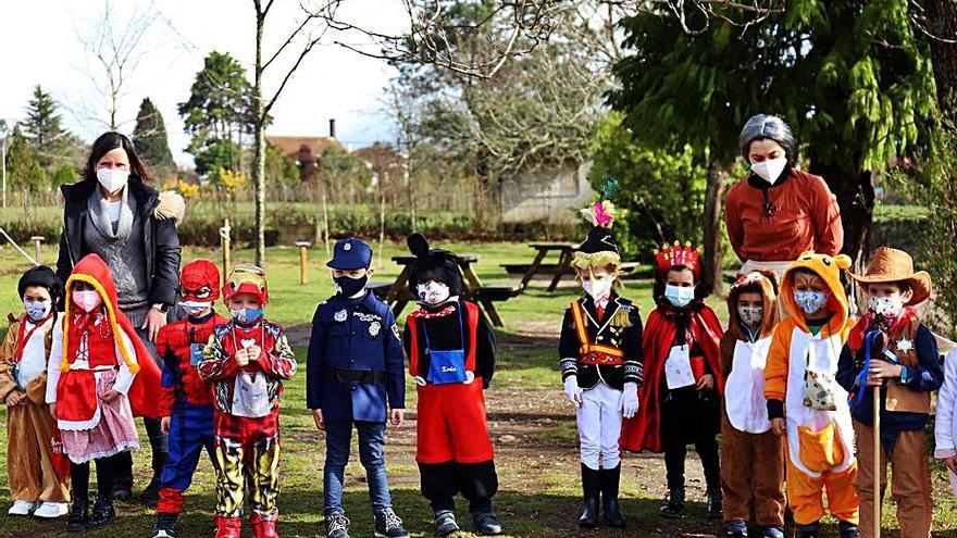 Alumnos disfrazados en el colegio O Foxo de A Estrada. //BERNABÉ/JAVIER LAÍN