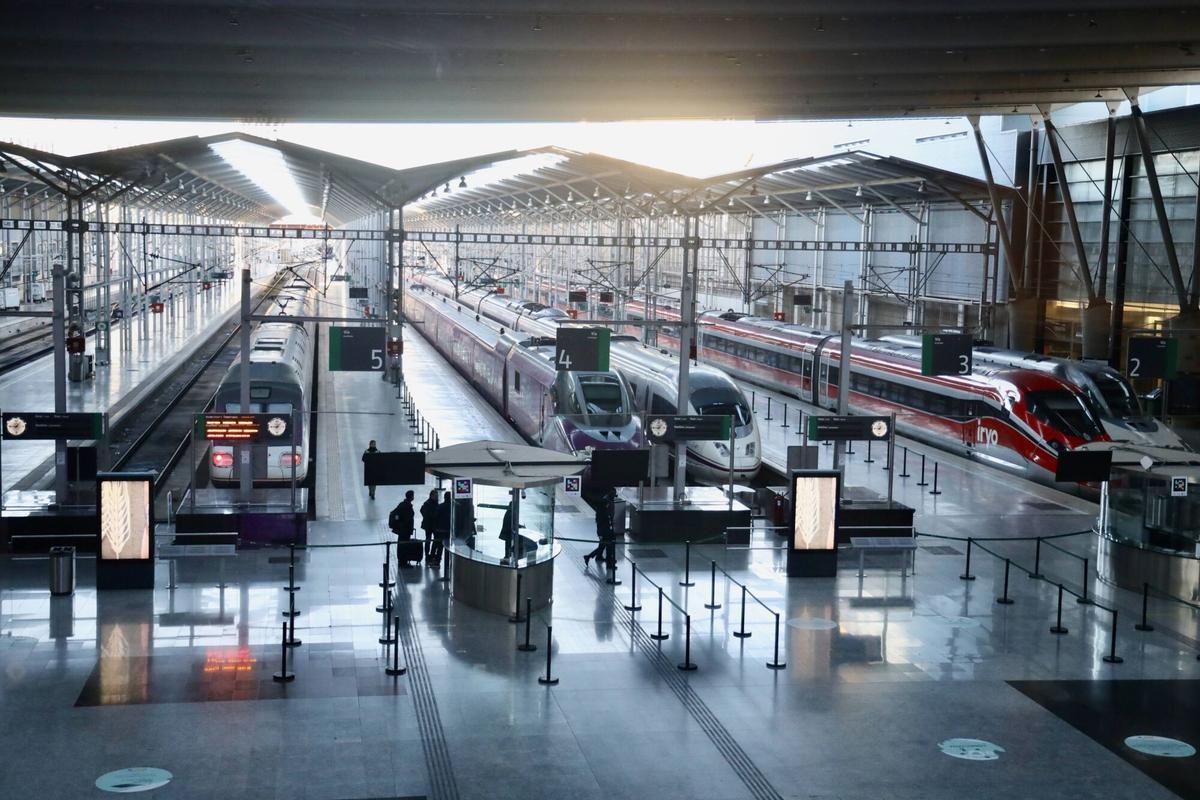 El consejero de Turismo advierte del grave perjuicio que supondría para el sector turístico la ausencia de una conexión ferroviaria con Andalucía