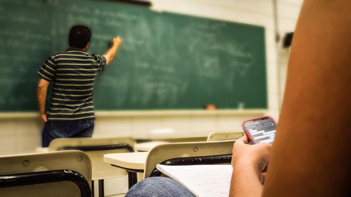 La reacción de una profesora de Alicante al corregir los deberes que han hecho sus alumnos