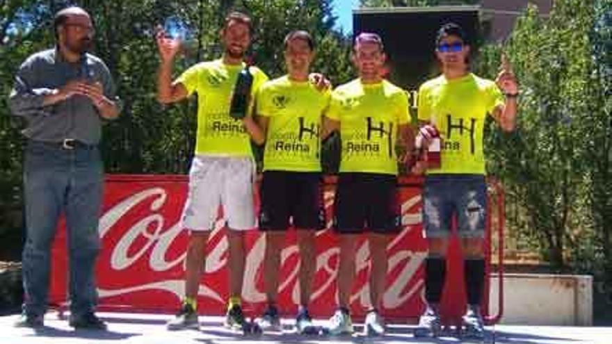 Los chicos de Triatlón Zamora en el podio.