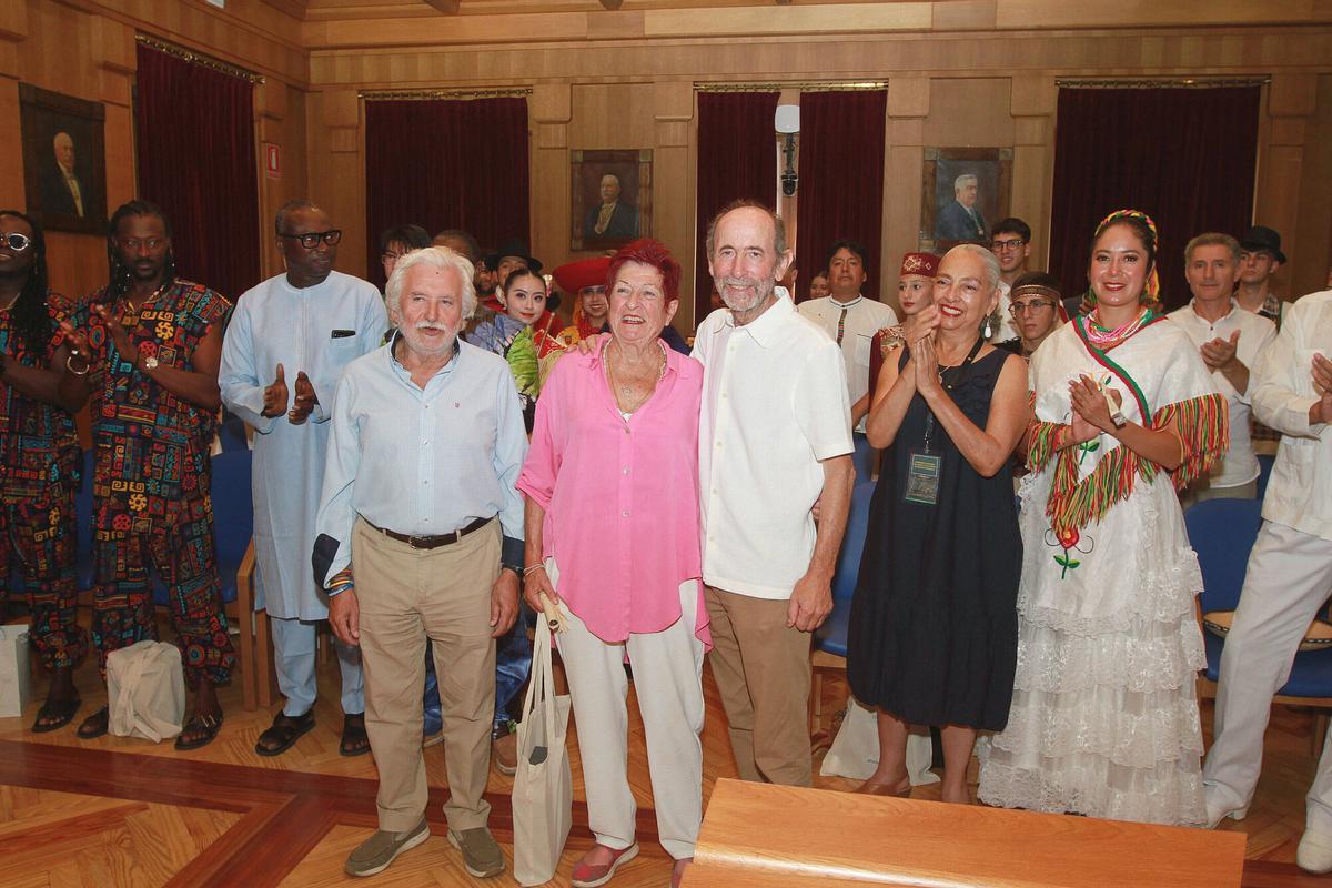 La Diputacion aprovechó el acto de recepcion para homenajear a la organizadora Lola Ruiz