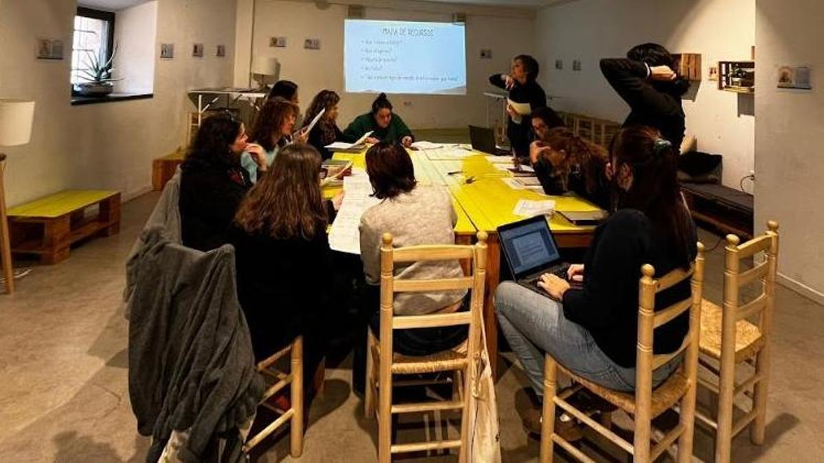 La taula que s'ha creat a Llagostera.