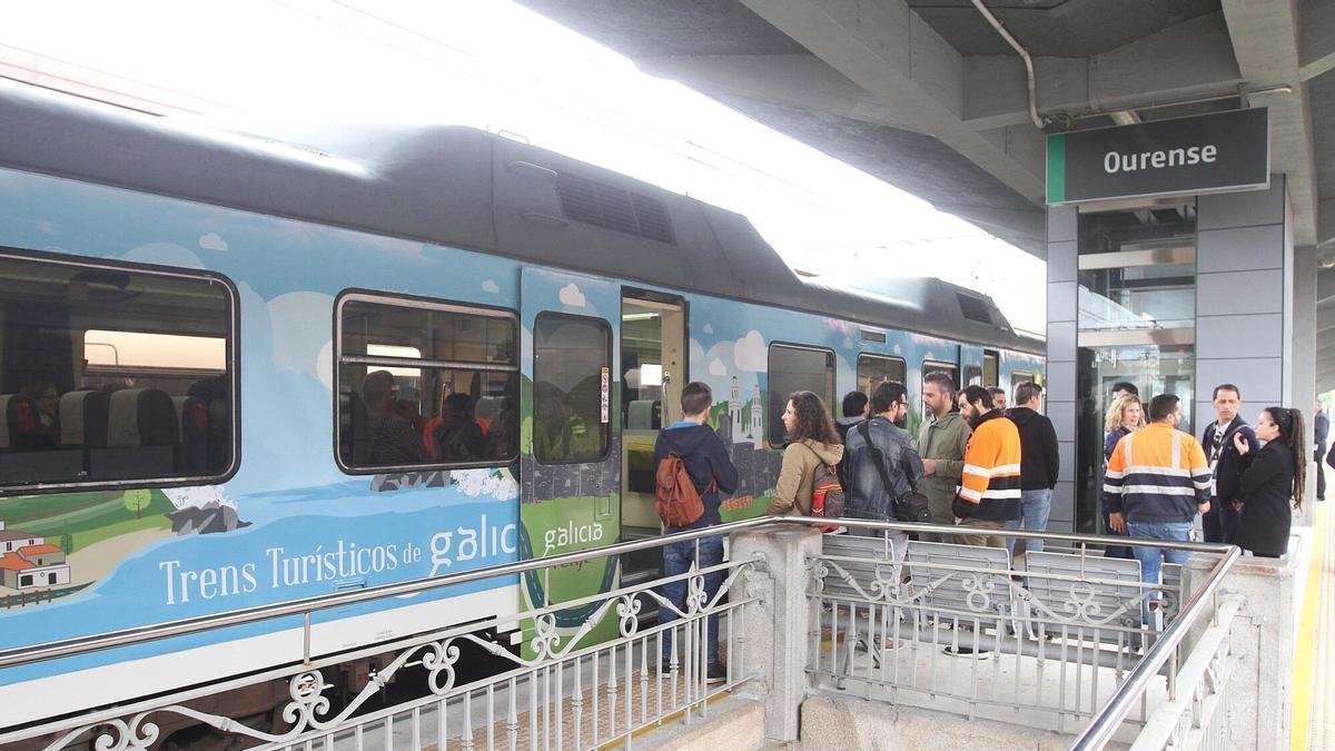 así son los trenes turísticos de Renfe en Ourense