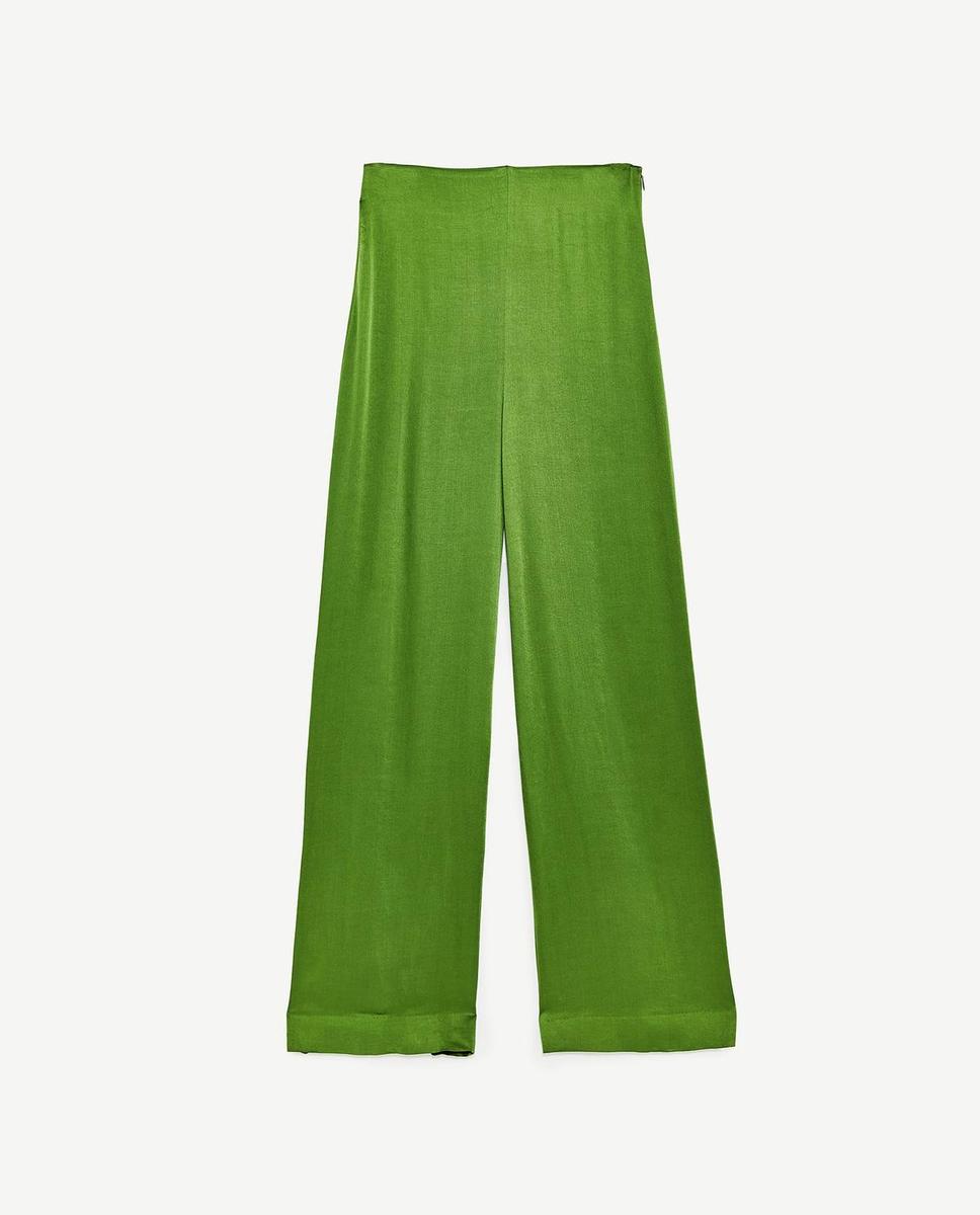 Amarás el verde por encima de todo: Pantalón ancho, de Zara (29,95 euros).