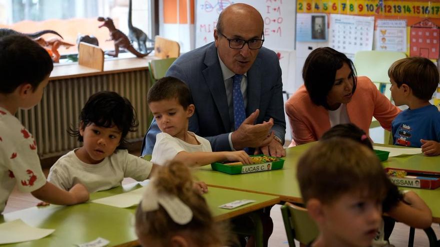 Visita del delegado territorial al colegio Arias Gonzalo