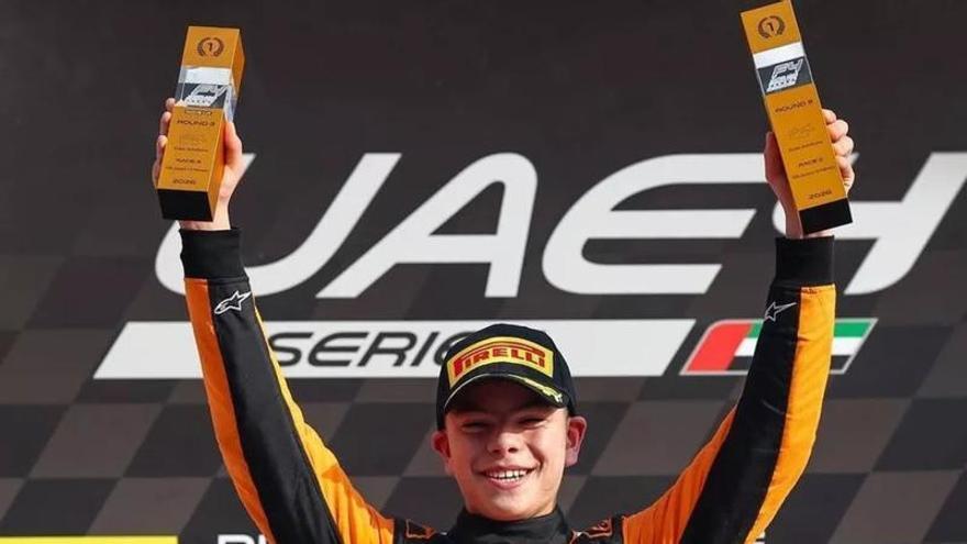 El joven piloto silledense Christian Costoya logra su primera victoria en la Fórmula 4