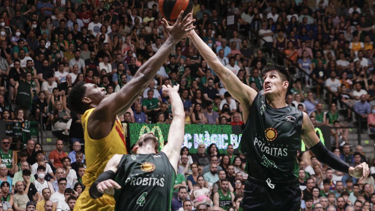 El Joventut, en un partido ante el FC Barcelona